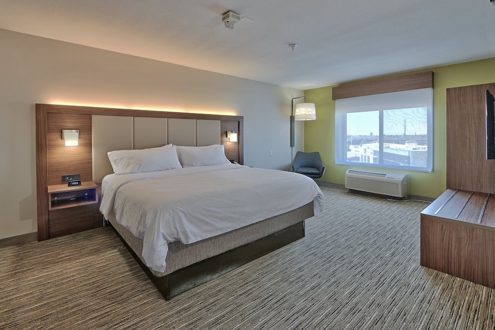 Holiday Inn Express & Suites Albuquerque Historic Old Town by IHG - photo 9