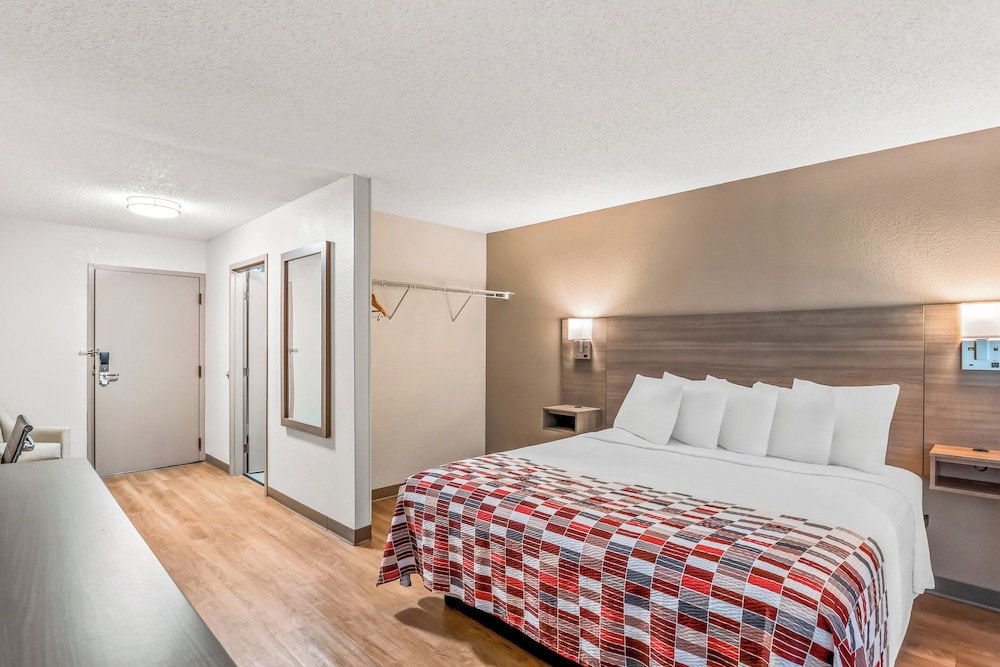 Red Roof Inn Southfield - photo 8