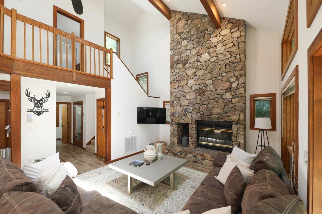 Luxury Mountaintop Family Retreat in Charlottesville, United States