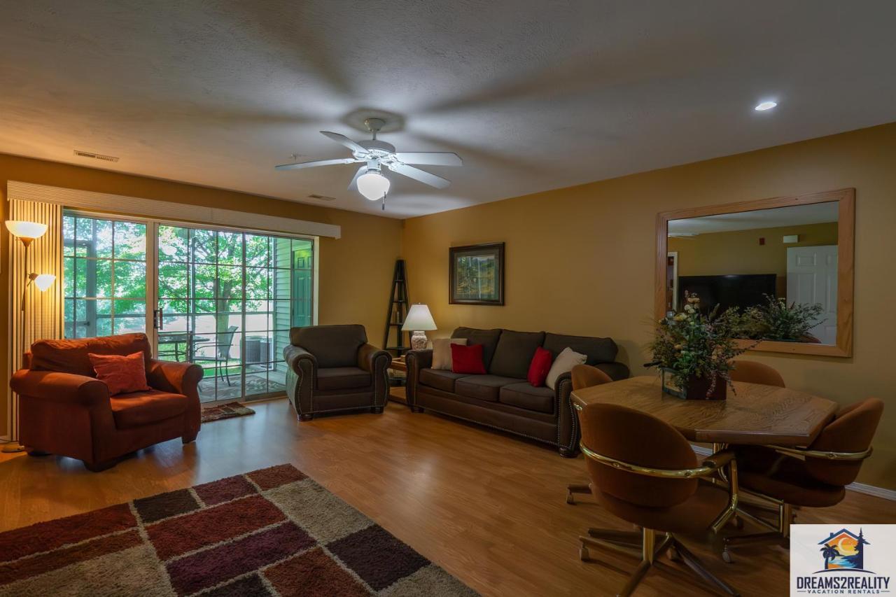 2Br Condo King Beds Near The 76 Strip Stairs Required Free Tickets Included Ch1 1 — 4-Star Luxury Hotel in Branson, United States