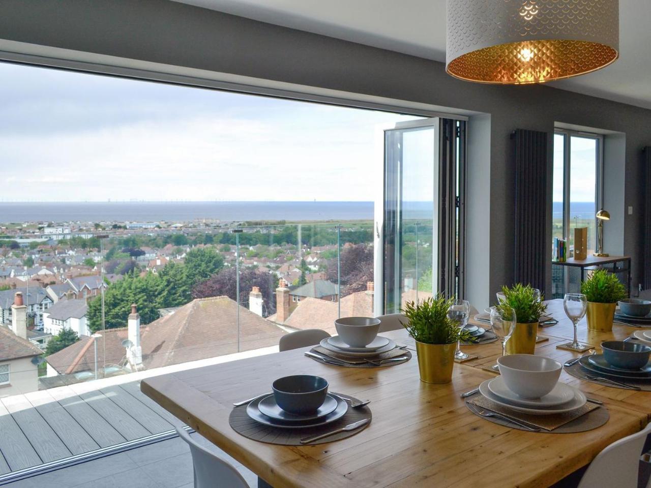 Hillside Retreat — Prestatyn — photo 2