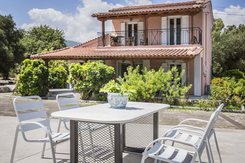 Emily Villas — 4-Star Luxury Hotel in Kefalonia, Greece