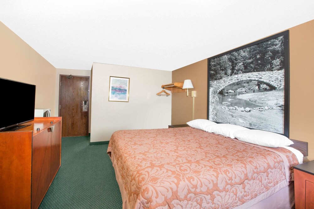 Super 8 by Wyndham Sioux City Morningside Area - photo 8