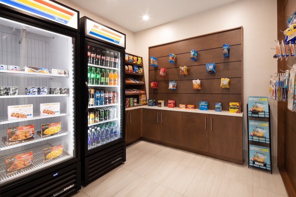 Holiday Inn Express & Suites Ft Myers Beach Sanibel Gateway by IHG - photo 29