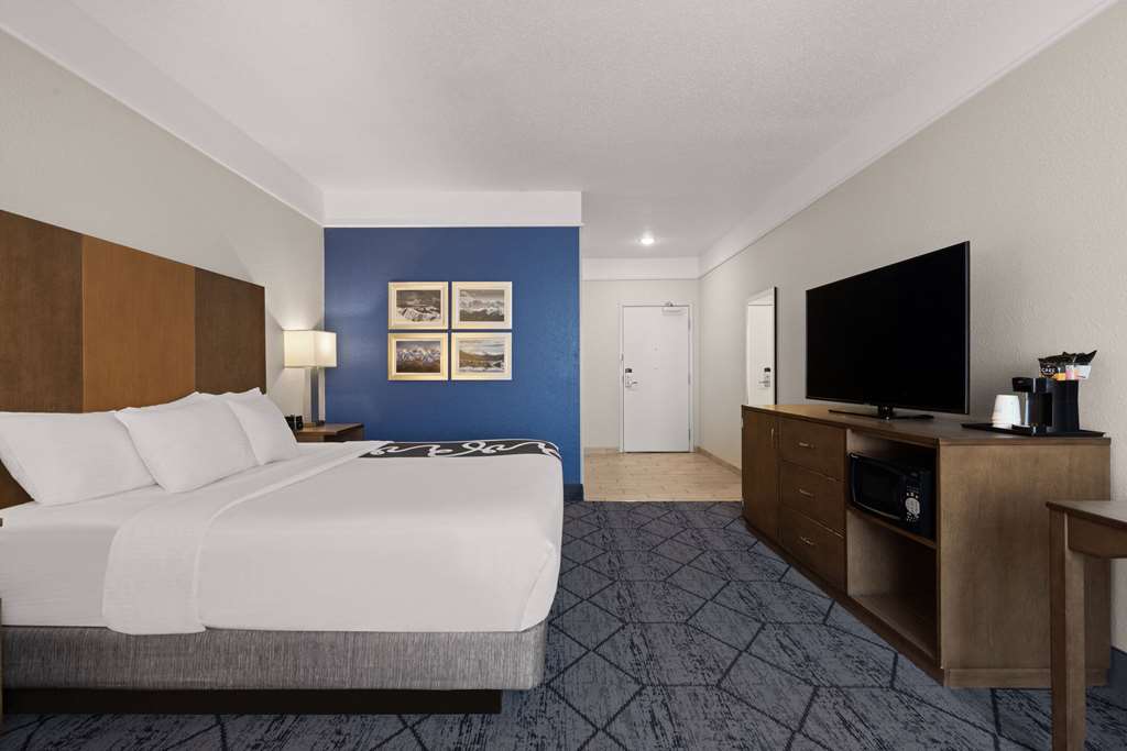 La Quinta Inn and Suites by Wyndham at WaTiki Waterpark - photo 30