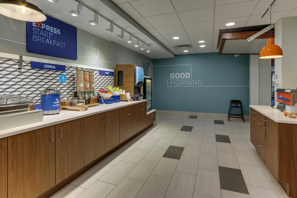 Holiday Inn Express & Suites Troy by IHG - photo 61