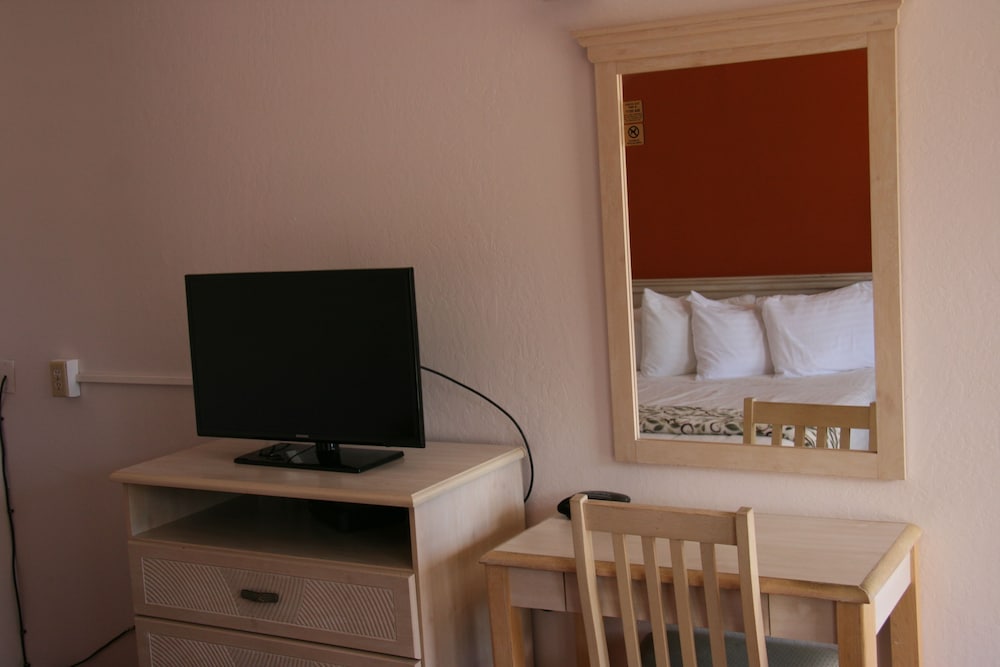 Royal Crest Motel - photo 4