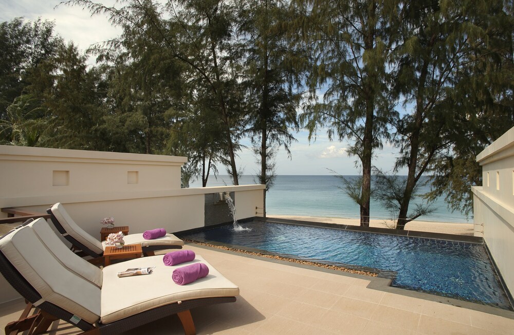 Dusit Thani Laguna Pool Villa — 5-Star Luxury Hotel in Phuket, Thailand