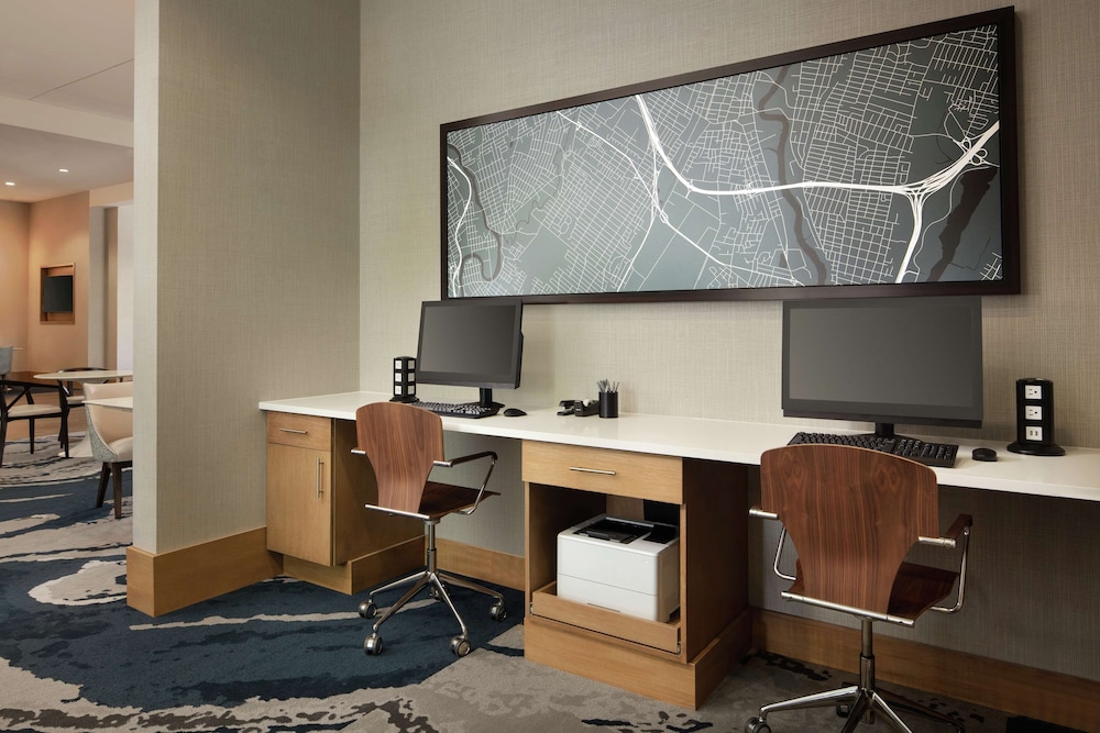 Hampton Inn & Suites Teaneck Glenpointe - photo 31