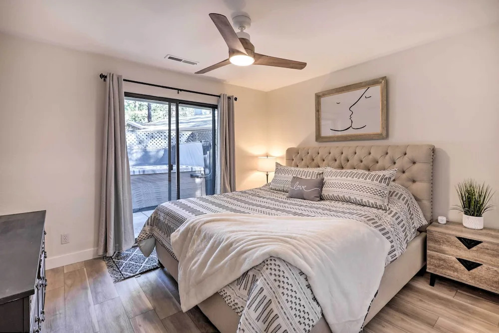 Stylish Flagstaff Hideaway with Hot Tub and Fire Pit in Flagstaff, United States