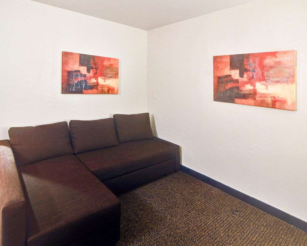 Rodeway Inn & Suites Lewisville I 35 - photo 10