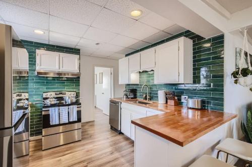 1000 Dollar Rebate if You Buy A Home in Denver — 4-Star Luxury Hotel in Lakewood, United States