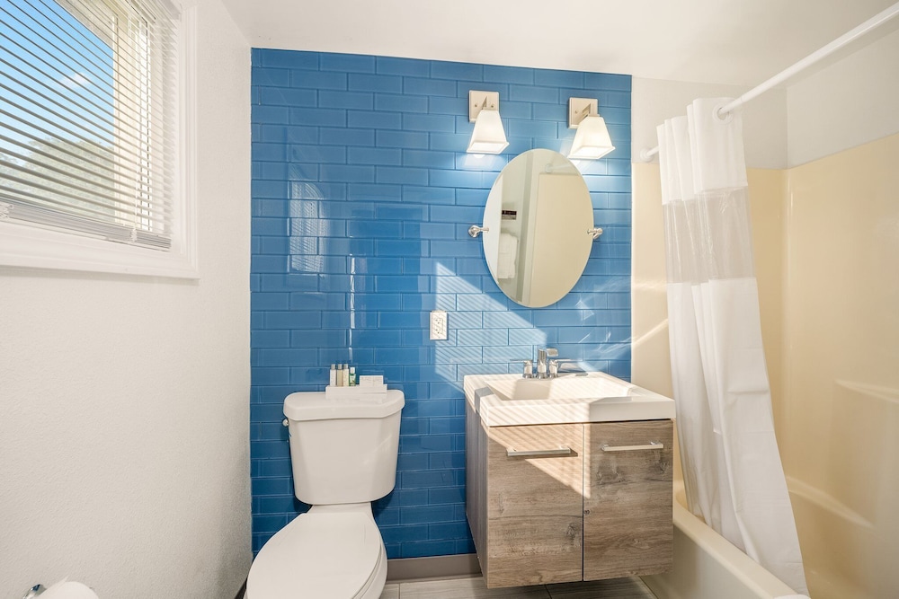 Founder's Brook Motel and Suites - photo 17