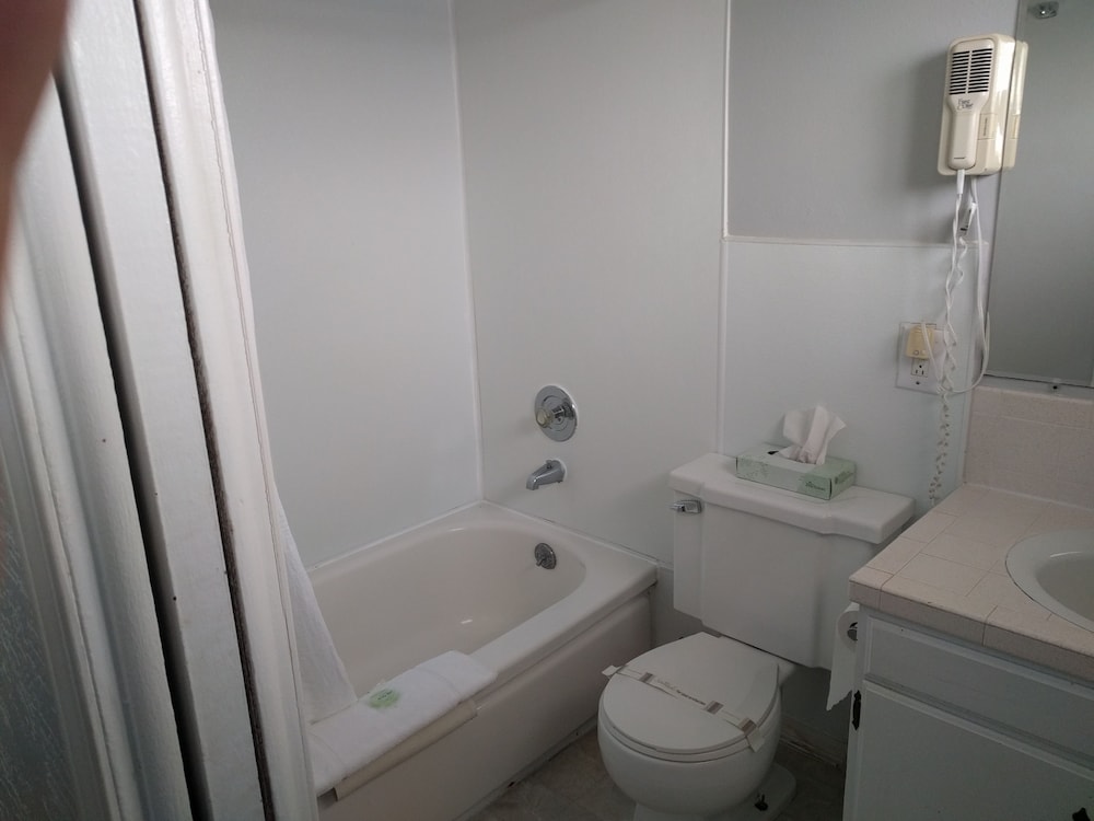 Ocean Shores Inn & Suites - photo 32