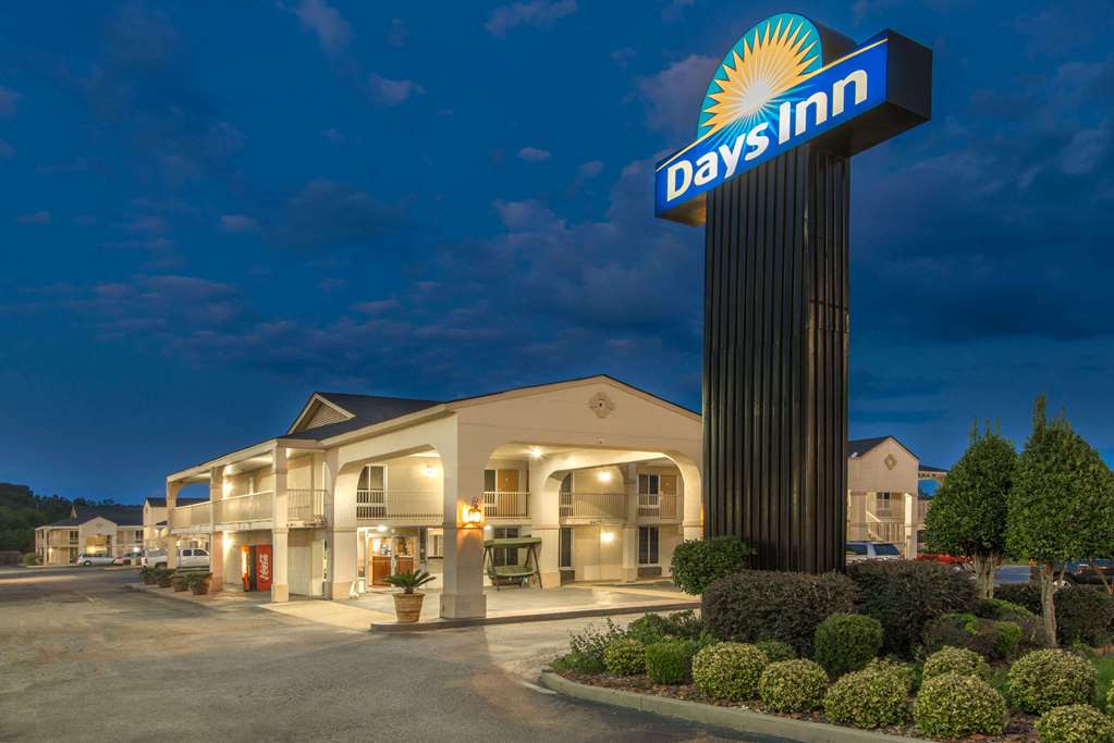 Days Inn by Wyndham Shorter - photo 2