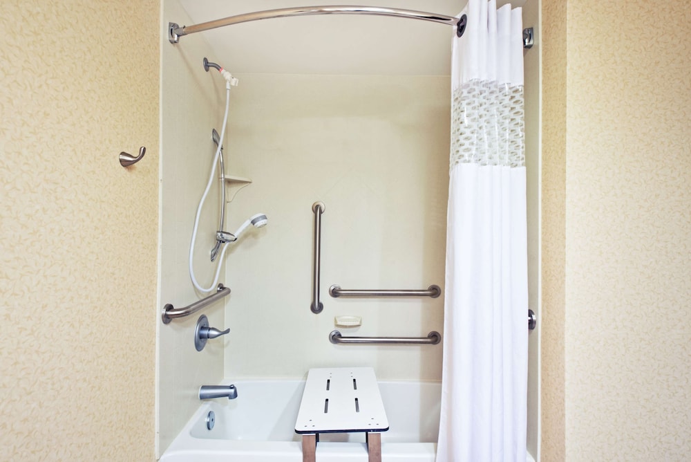 Hampton Inn Huntington Barboursville - photo 18