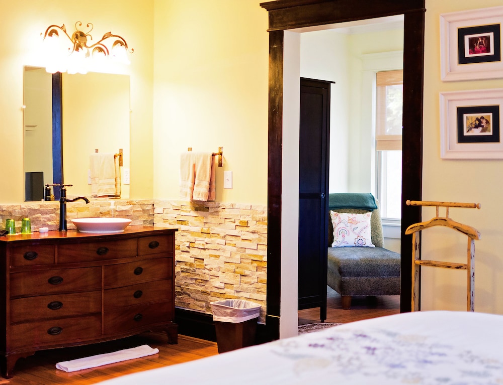 The Inn at Glen Alpine - photo 21