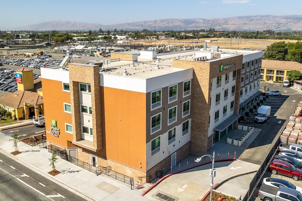 Holiday Inn Express & Suites San Jose Silicon Valley - photo 83
