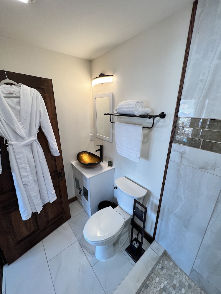 Monterey Inn - photo 41