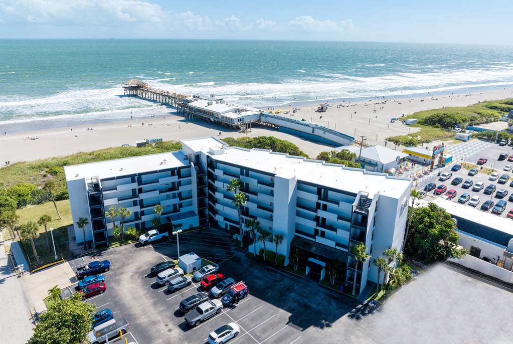 La Quinta Inn & Suites by Wyndham Cocoa Beach Oceanfront - photo 4