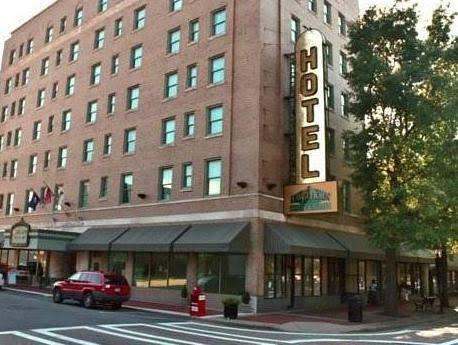 The Governor Dinwiddie Hotel — 4-Star Luxury Hotel in Portsmouth, United States