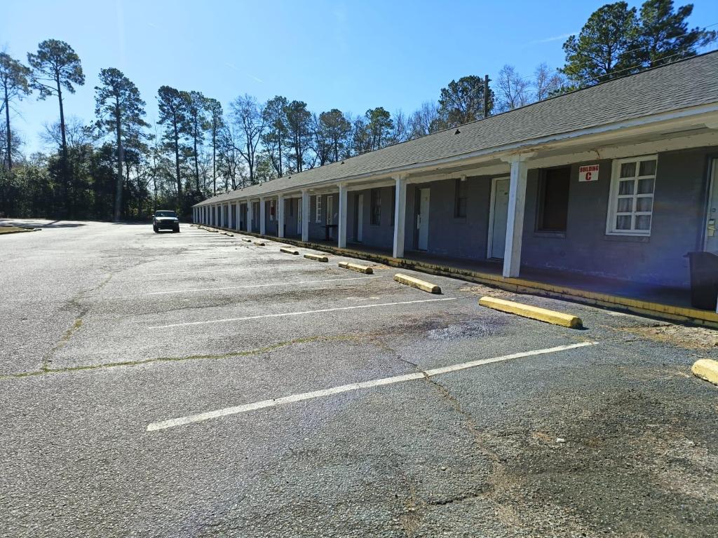 Crown Inn By Oyo Orangeburg Hwy 301 - photo 7