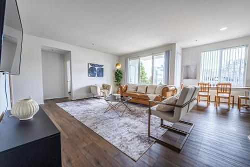 3BR Marina del Rey Condo with Pool Hot Tub & Parking 15 Min to LAX — 4-Star Luxury Hotel in Los Angeles, United States