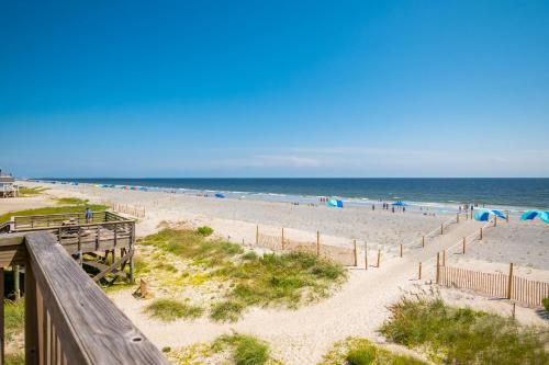Mead Us At The Beach by Oak Island Accommodations - photo 45