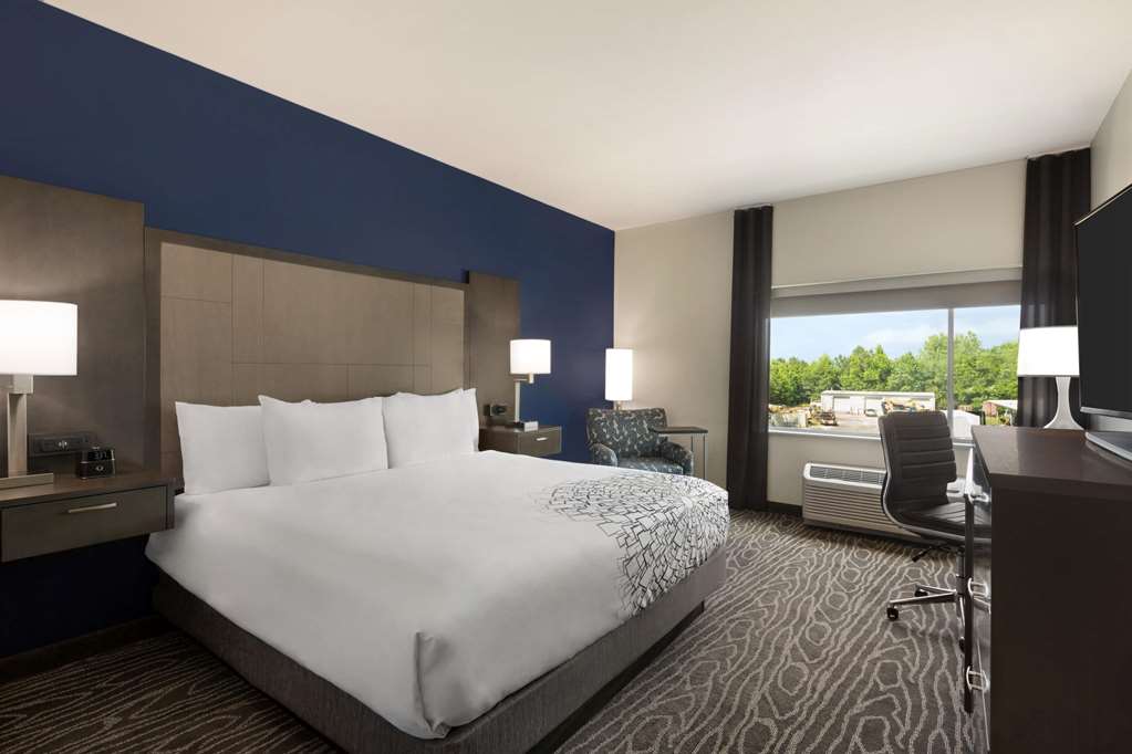 La Quinta Inn & Suites by Wyndham Rock Hill - photo 33