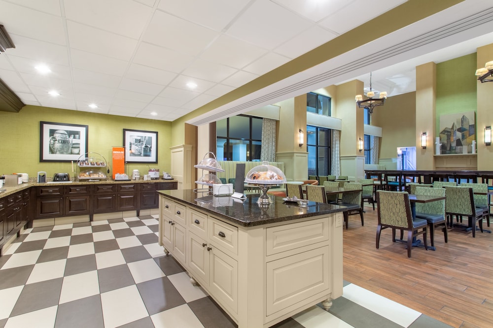 Hampton Inn & Suites Albany Airport - photo 22