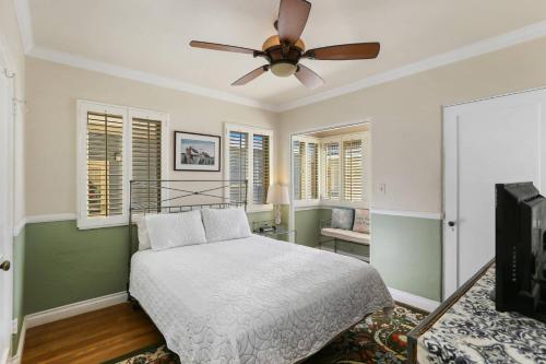 821 West Bay Avenue in Newport Beach, United States