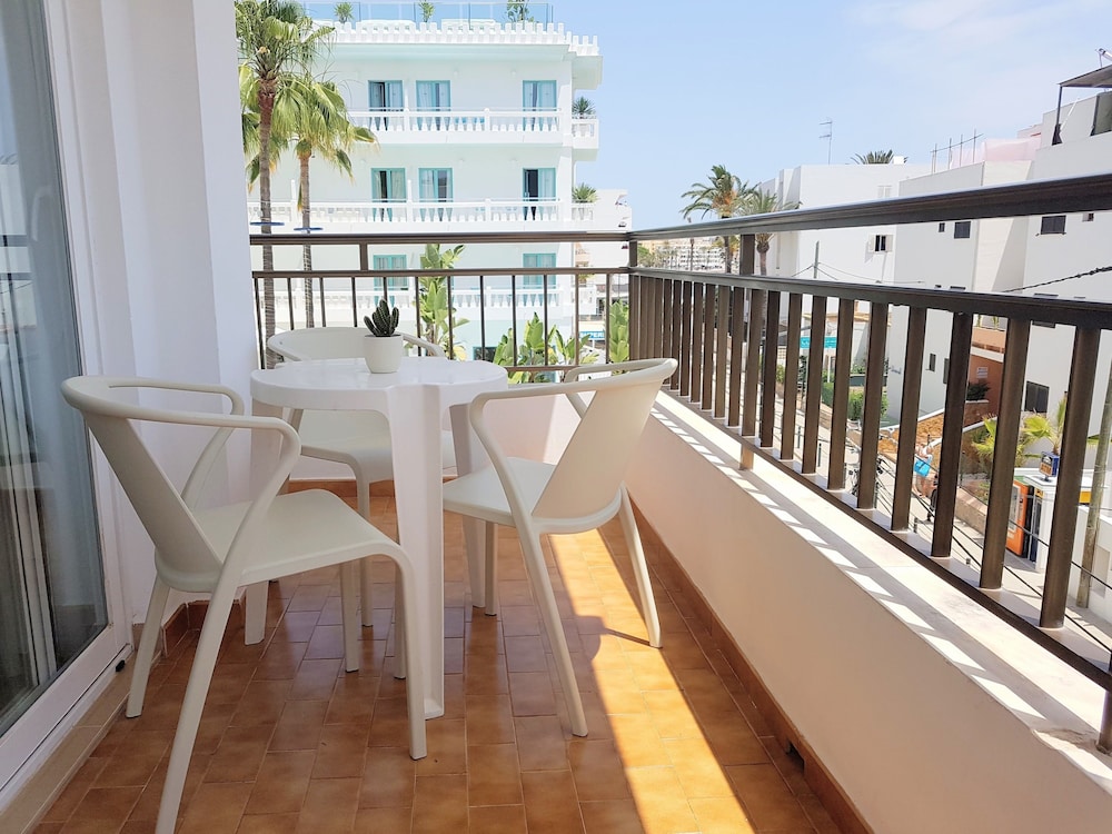 Apartamentos Bossa Bay MC Apartamentos Ibiza — 4-Star Luxury Hotel in Ibiza, Spain