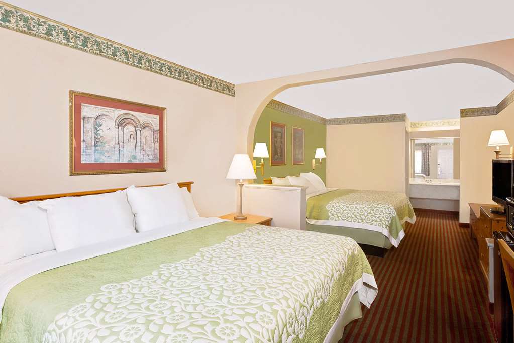 Days Inn & Suites by Wyndham Starkville - photo 6
