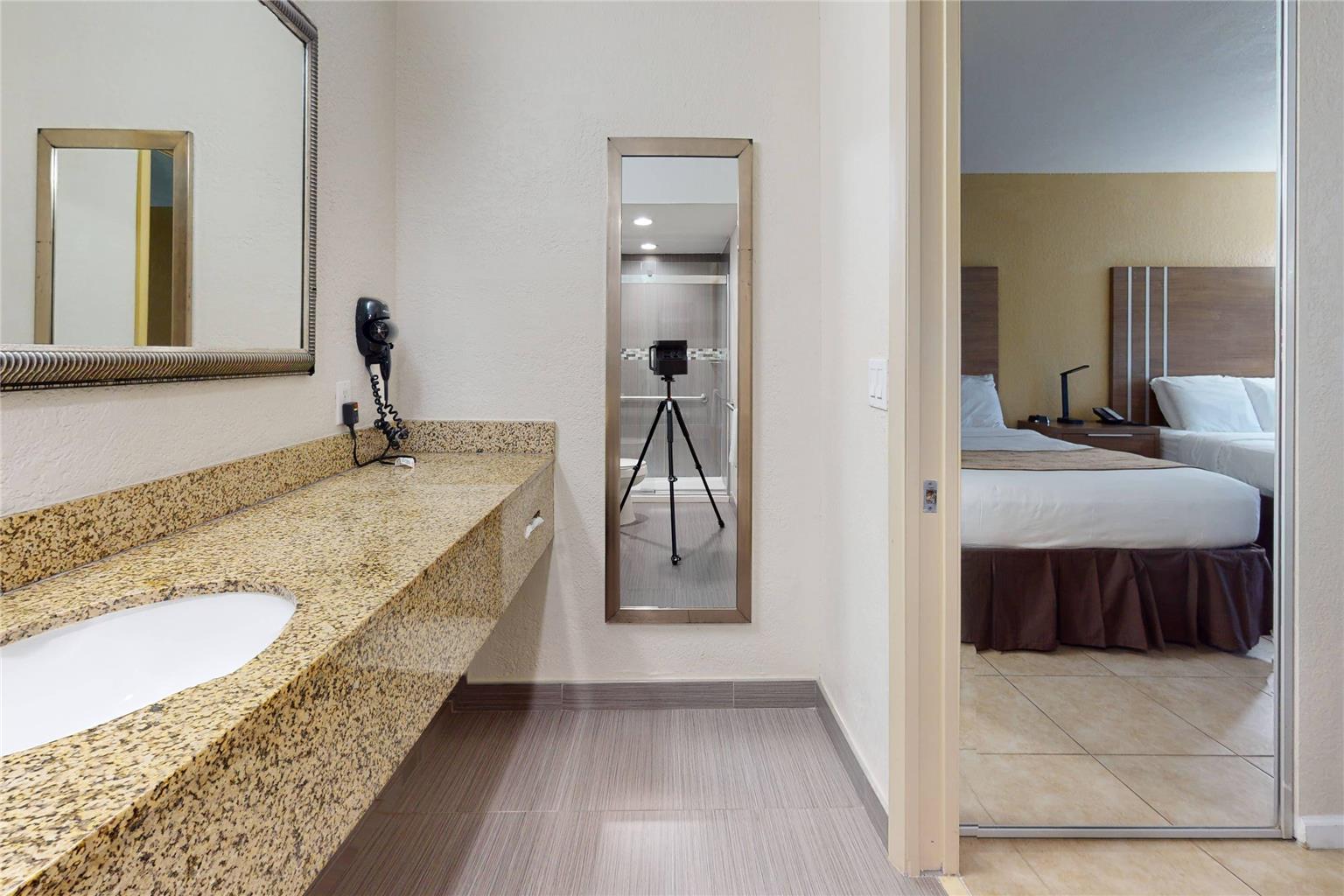 Rodeway Inn & Suites Fort Lauderdale Airport & Cruise Port - photo 19