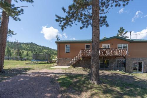 Green Mountain Lodge — 4-Star Luxury Hotel in Hill, United States