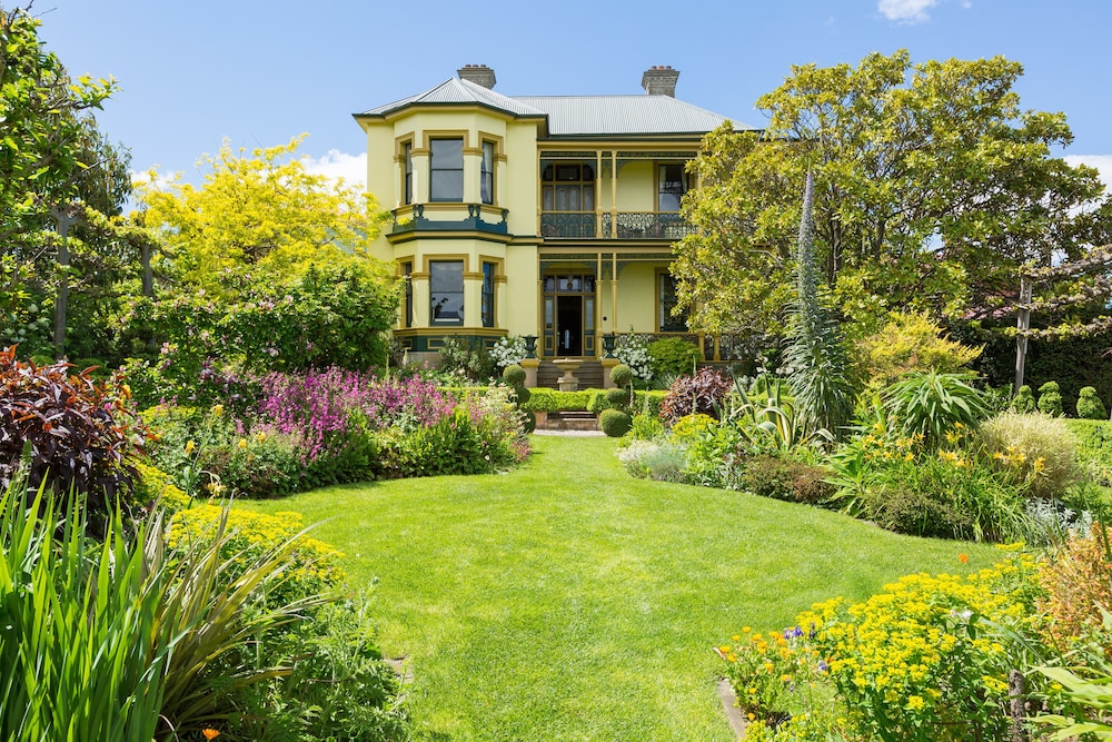 Corinda S Cottages — Hobart