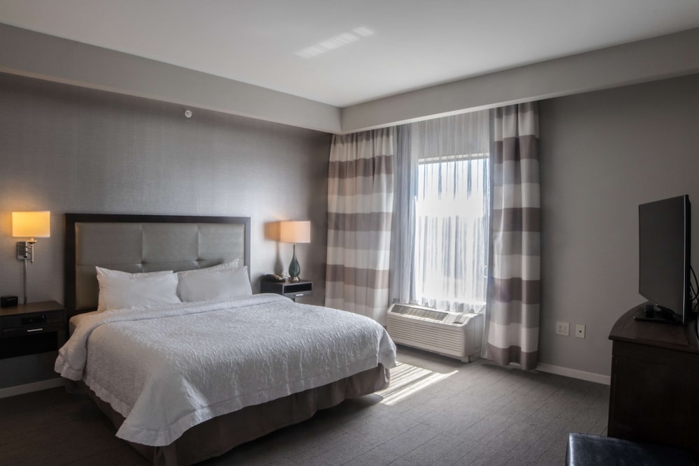 Hampton Inn & Suites Charlotte Ballantyne - photo 17