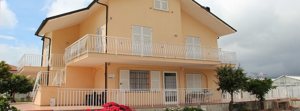 Agriturismo Nonna Merj — 4-Star Luxury Hotel in Albenga, Italy
