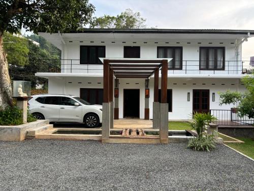 Avenue 38 — Kandy