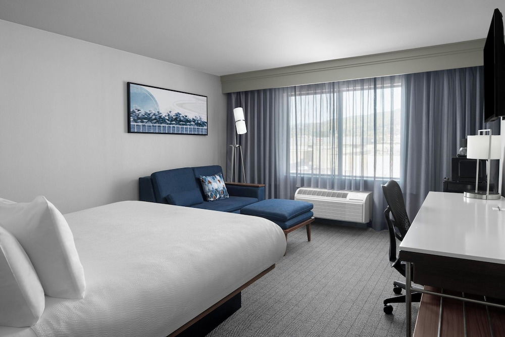 Courtyard by Marriott Los Angeles Burbank Airport - photo 7