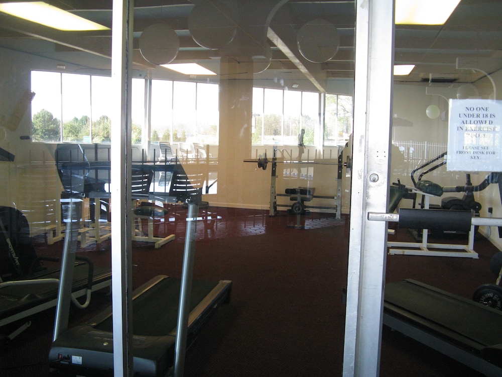 Howard Johnson by Wyndham Benton Harbor St. Joseph - photo 23