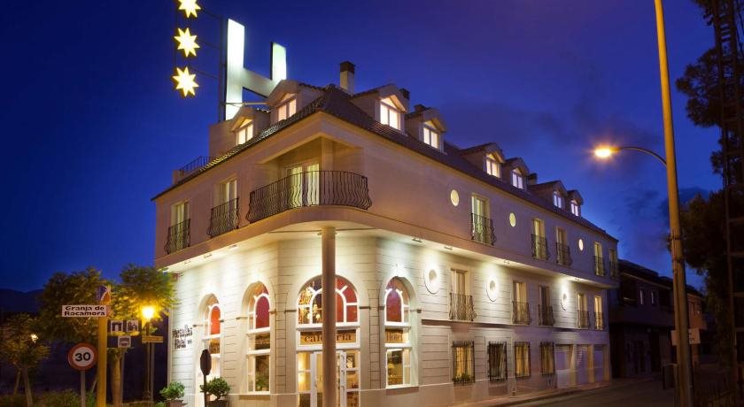 Hotel Versalles in Granja De Rocamora, Spain