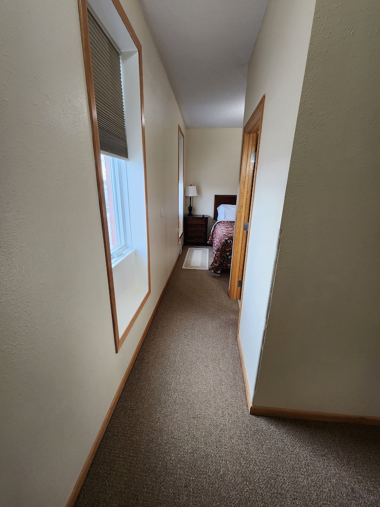 Underwood Inn - photo 5
