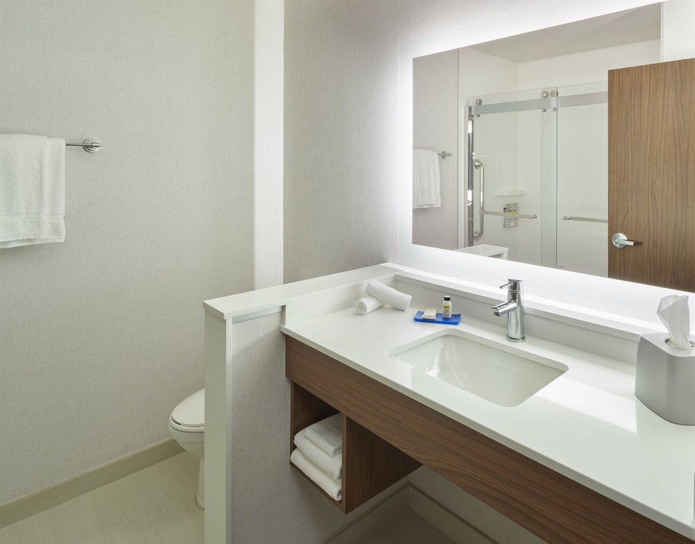 Holiday Inn Express Doral Miami by IHG - photo 16