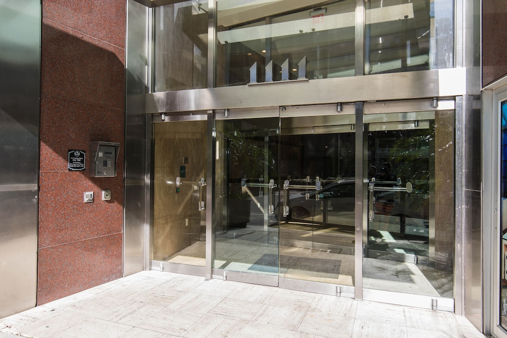 Luxury Condos in California Building by Hosteeva — 4-Star Luxury Hotel in New Orleans, United States