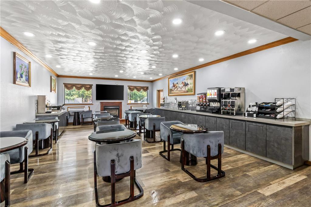 Super 8 by Wyndham Uniontown PA - photo 12