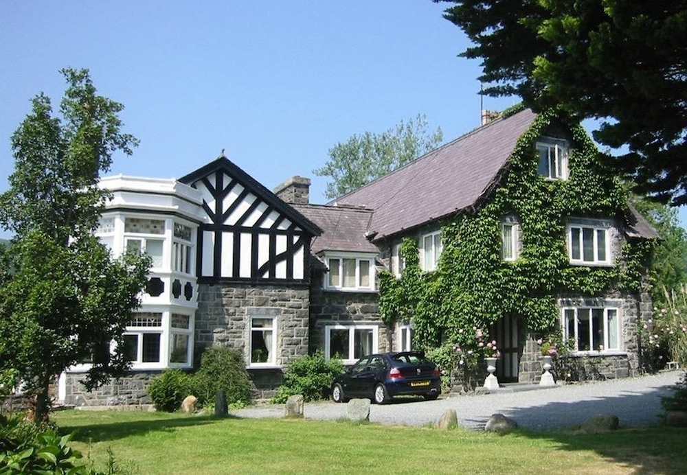 Gwern Borter Manor — 4-Star Luxury Hotel in Conwy, United Kingdom