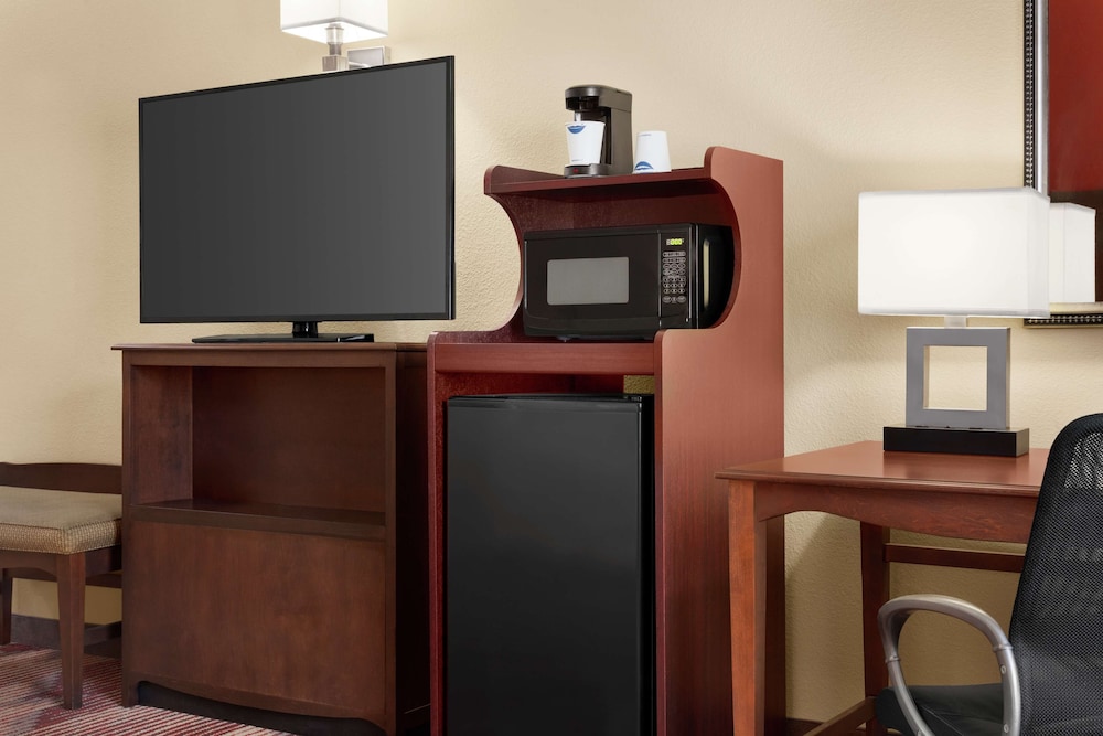 Hampton Inn Sulphur Springs - photo 17