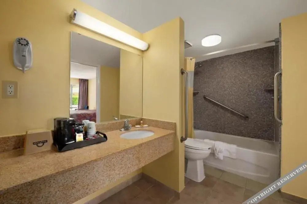 Rose Garden Inn & Suites - photo 10