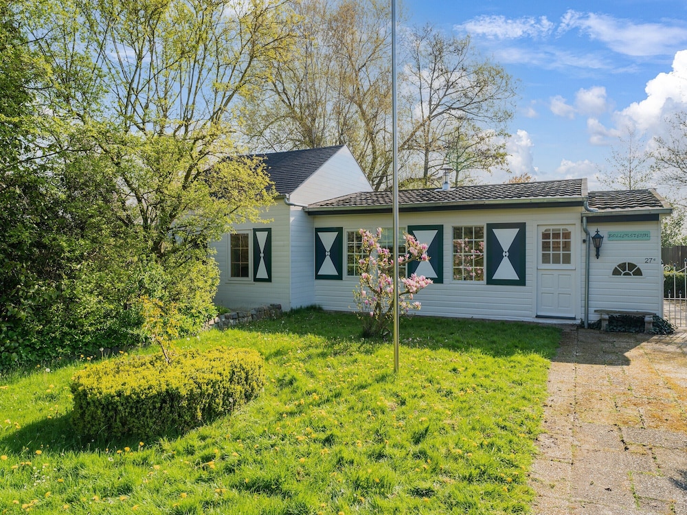 Holiday Home in Scherpenisse near the Sea — 4-Star Luxury Hotel in Scherpenisse, Netherlands